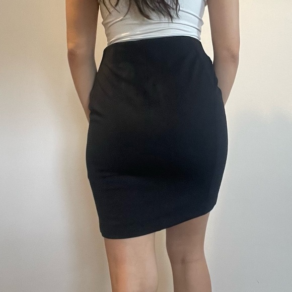 🖤 Sleek and Stylish: Women's Black Pencil Skirt by Joe Fresh,  Size Small 🖤 - Picture 3 of 9